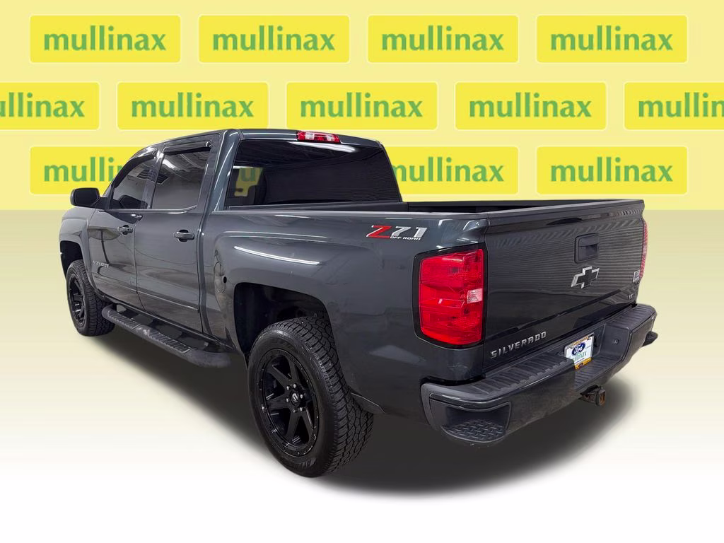 2018 Graphite Metallic Chevrolet Silverado 1500 LT 4X4 Truck