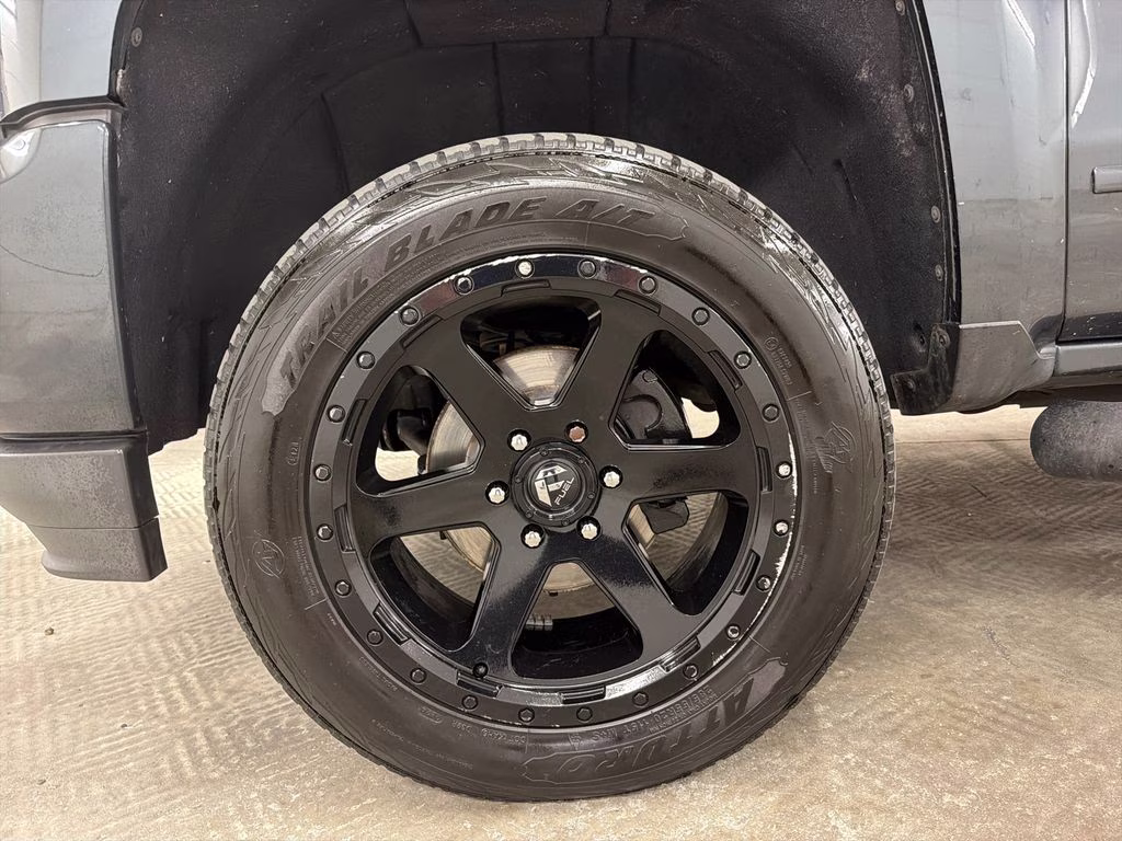 2018 Graphite Metallic Chevrolet Silverado 1500 LT 4X4 Truck