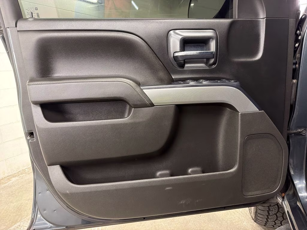 2018 Graphite Metallic Chevrolet Silverado 1500 LT 4X4 Truck