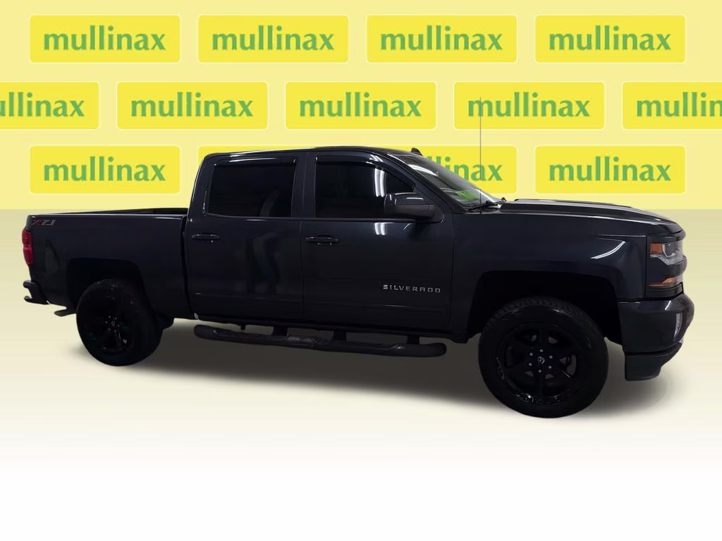 2018 Graphite Metallic Chevrolet Silverado 1500 LT 4X4 Truck
