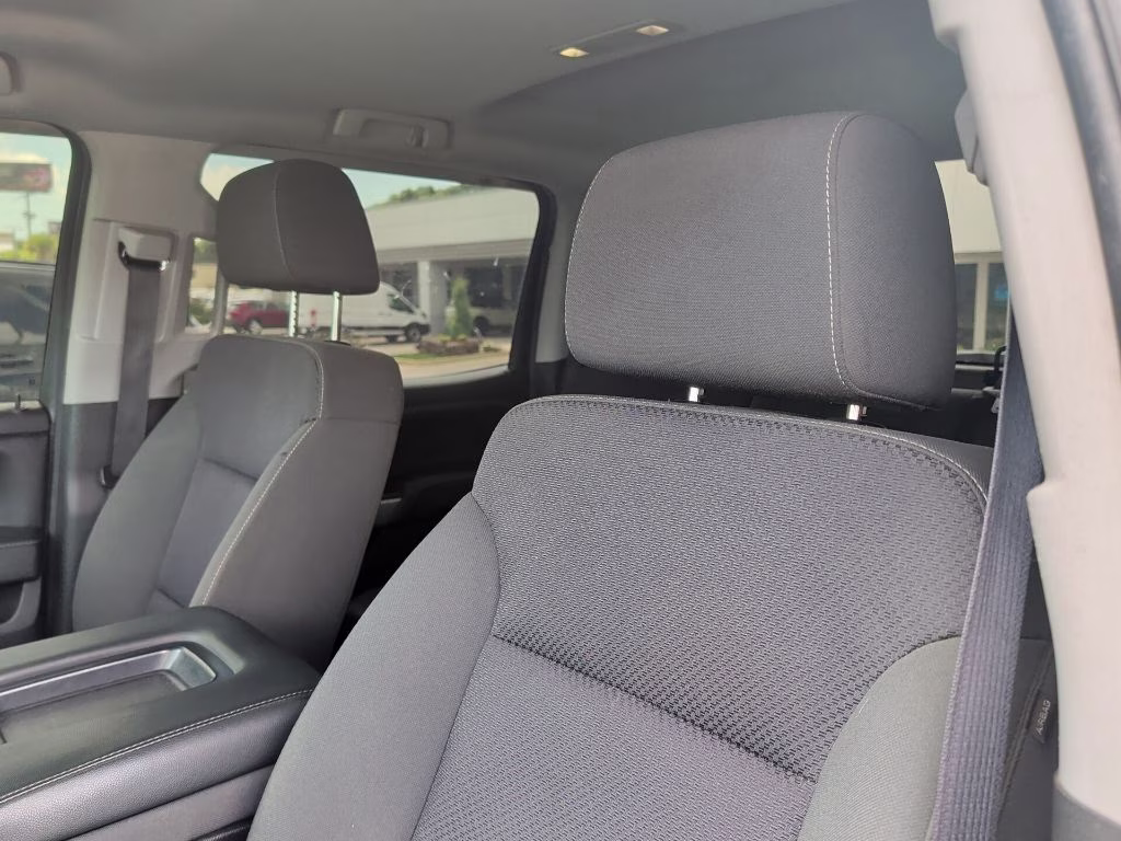 2018 Graphite Metallic Chevrolet Silverado 1500 LT 4X4 Truck