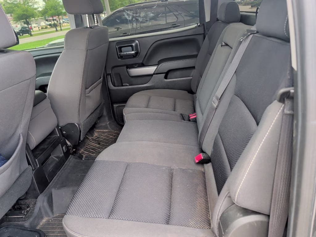2018 Graphite Metallic Chevrolet Silverado 1500 LT 4X4 Truck