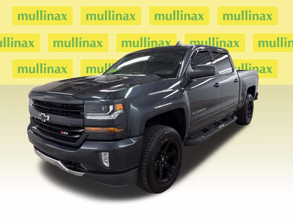 2018 Graphite Metallic Chevrolet Silverado 1500 LT 4X4 Truck