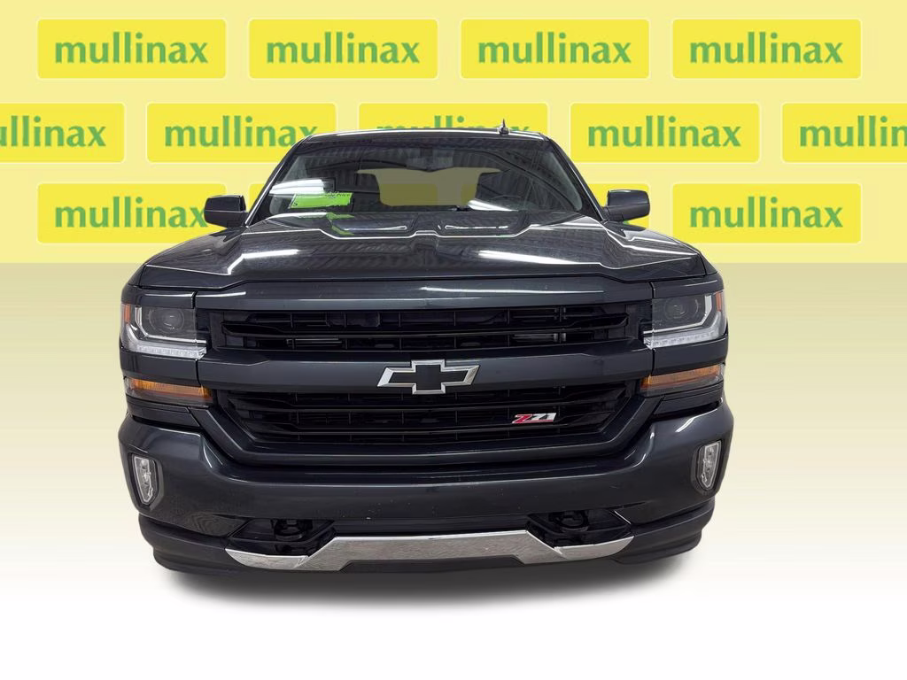 2018 Graphite Metallic Chevrolet Silverado 1500 LT 4X4 Truck
