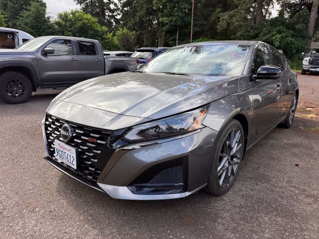 2023 Gun Metallic Nissan Altima 2.0 SR FWD Sedan