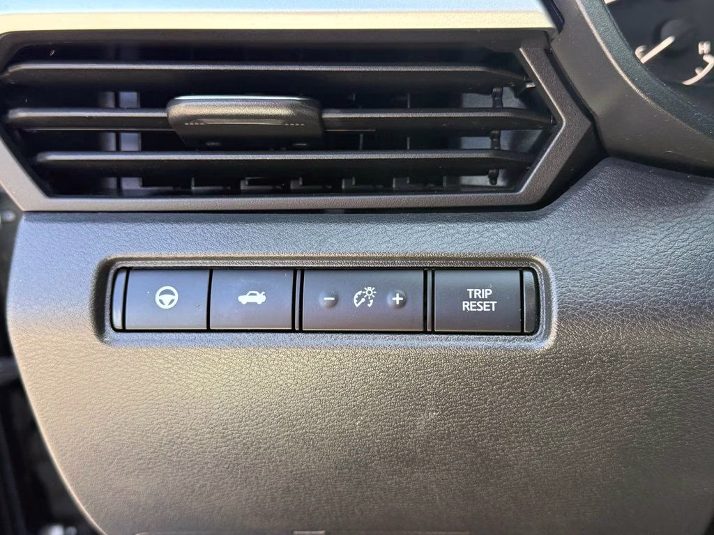 2023 Gun Metallic Nissan Altima 2.0 SR FWD Sedan