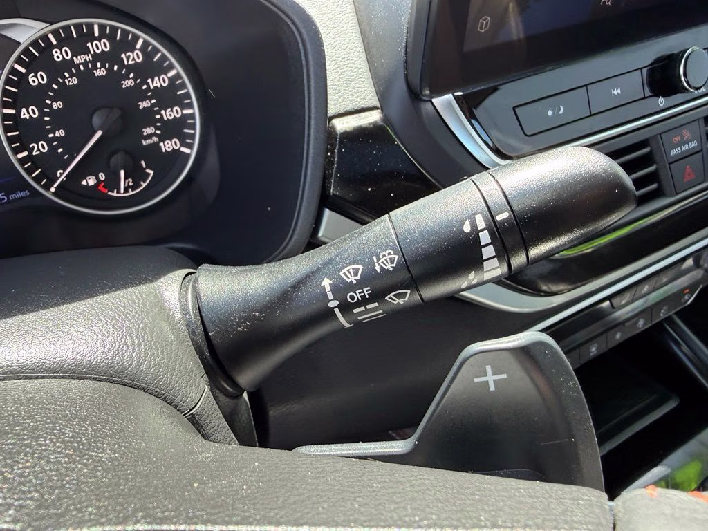 2023 Gun Metallic Nissan Altima 2.0 SR FWD Sedan