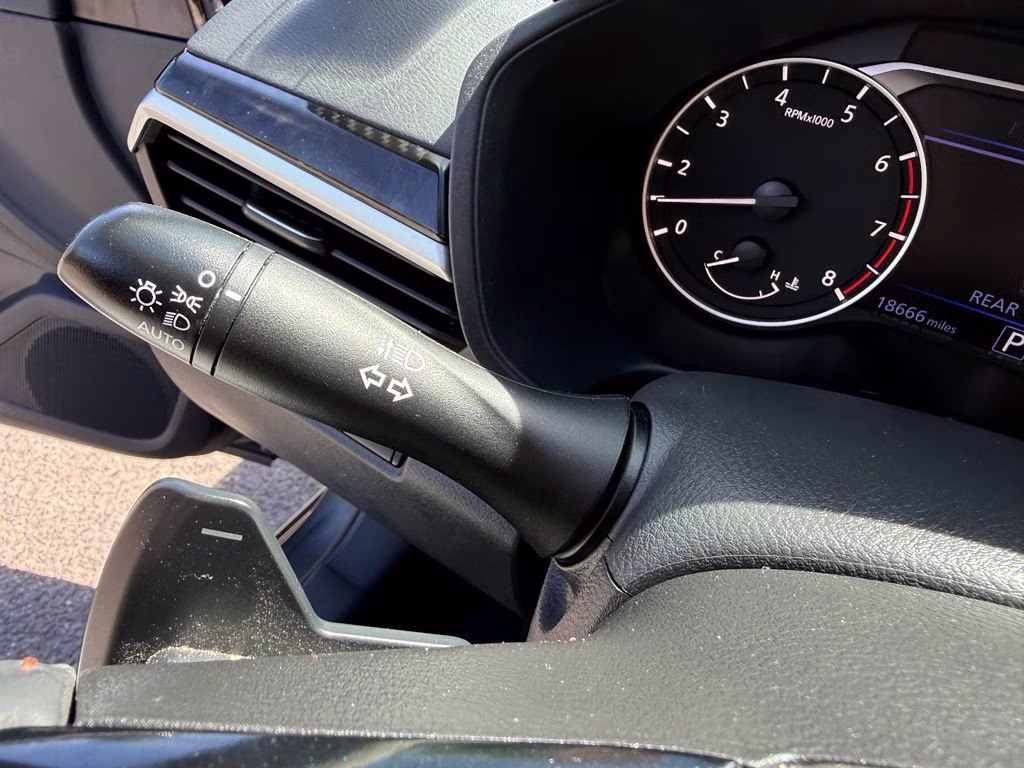 2023 Gun Metallic Nissan Altima 2.0 SR FWD Sedan