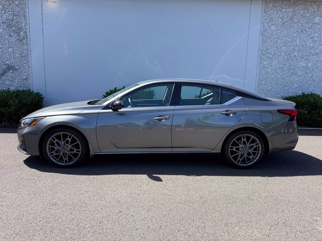 2023 Gun Metallic Nissan Altima 2.0 SR FWD Sedan