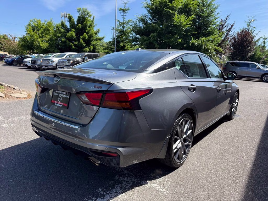 2023 Gun Metallic Nissan Altima 2.0 SR FWD Sedan