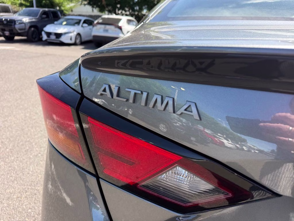 2023 Gun Metallic Nissan Altima 2.0 SR FWD Sedan