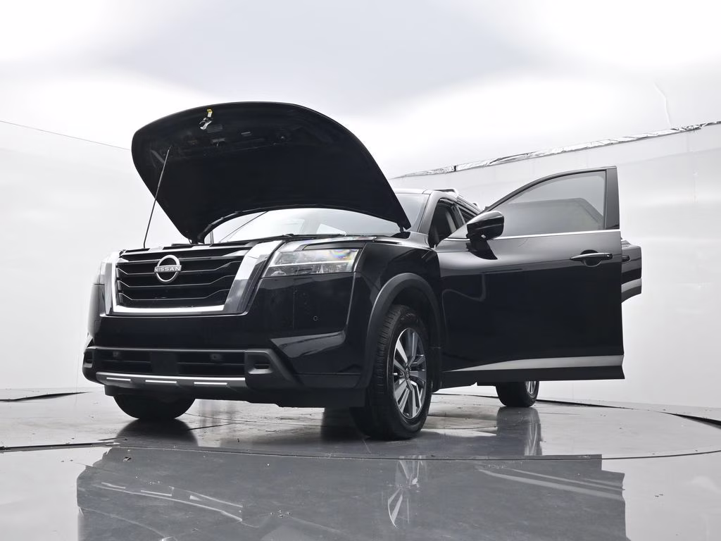 2024 Super Black Nissan Pathfinder SL FWD SUV