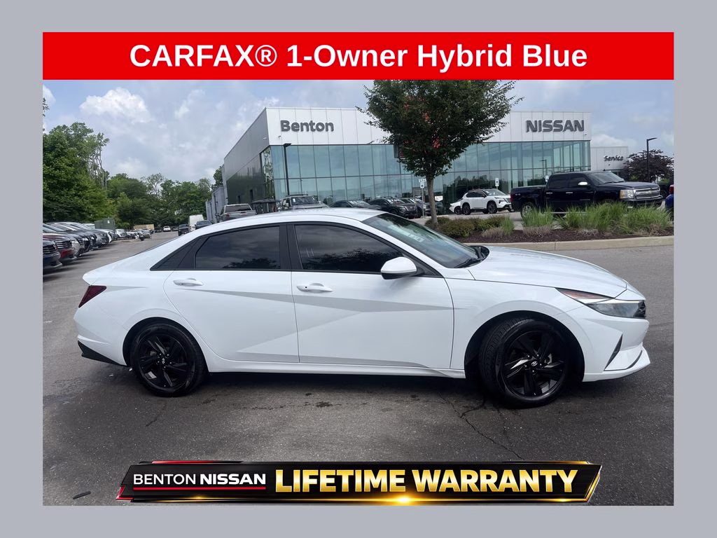 2022 Hyundai Elantra 1.6 HEV Blue's photo