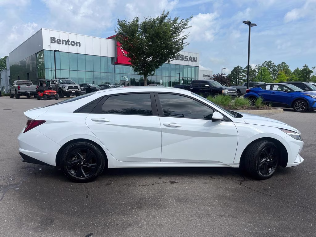 2022 Ceramic White Hyundai Elantra Hybrid Blue FWD Sedan