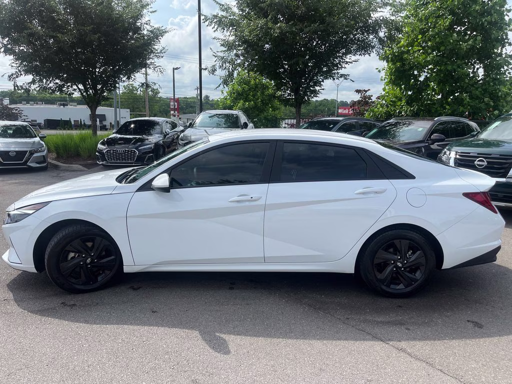 2022 Ceramic White Hyundai Elantra Hybrid Blue FWD Sedan