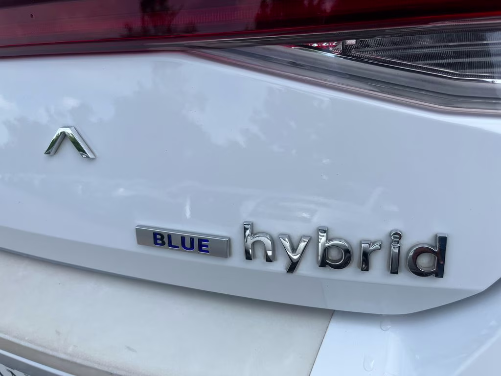 2022 Ceramic White Hyundai Elantra Hybrid Blue FWD Sedan