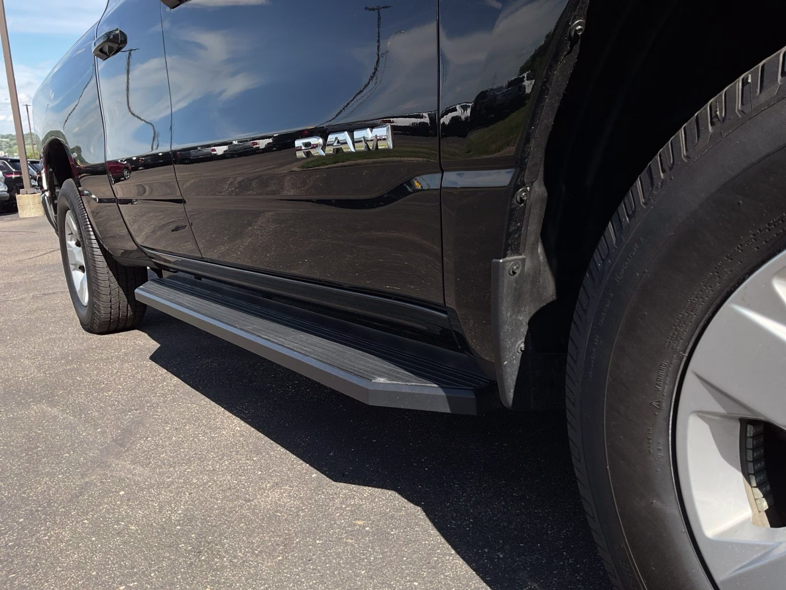 2021 Diamond Black Crystal Pearlcoat Ram 1500 Big Horn/Lone Star 4X4 Truck