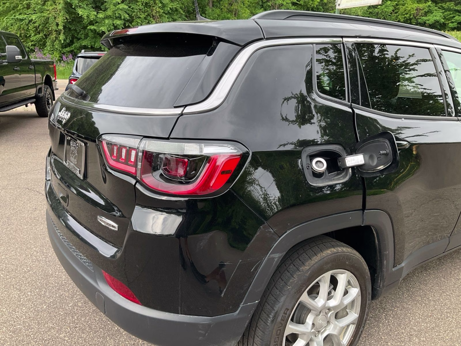 2024 Diamond Black Crystal Pearlcoat Jeep Compass Latitude Lux 4X4 SUV