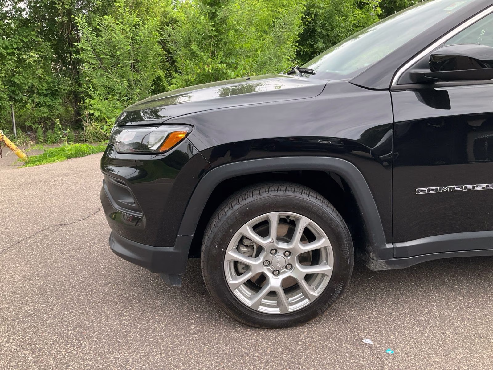 2024 Diamond Black Crystal Pearlcoat Jeep Compass Latitude Lux 4X4 SUV