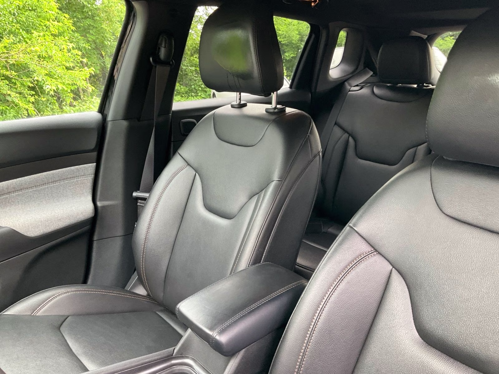2024 Diamond Black Crystal Pearlcoat Jeep Compass Latitude Lux 4X4 SUV