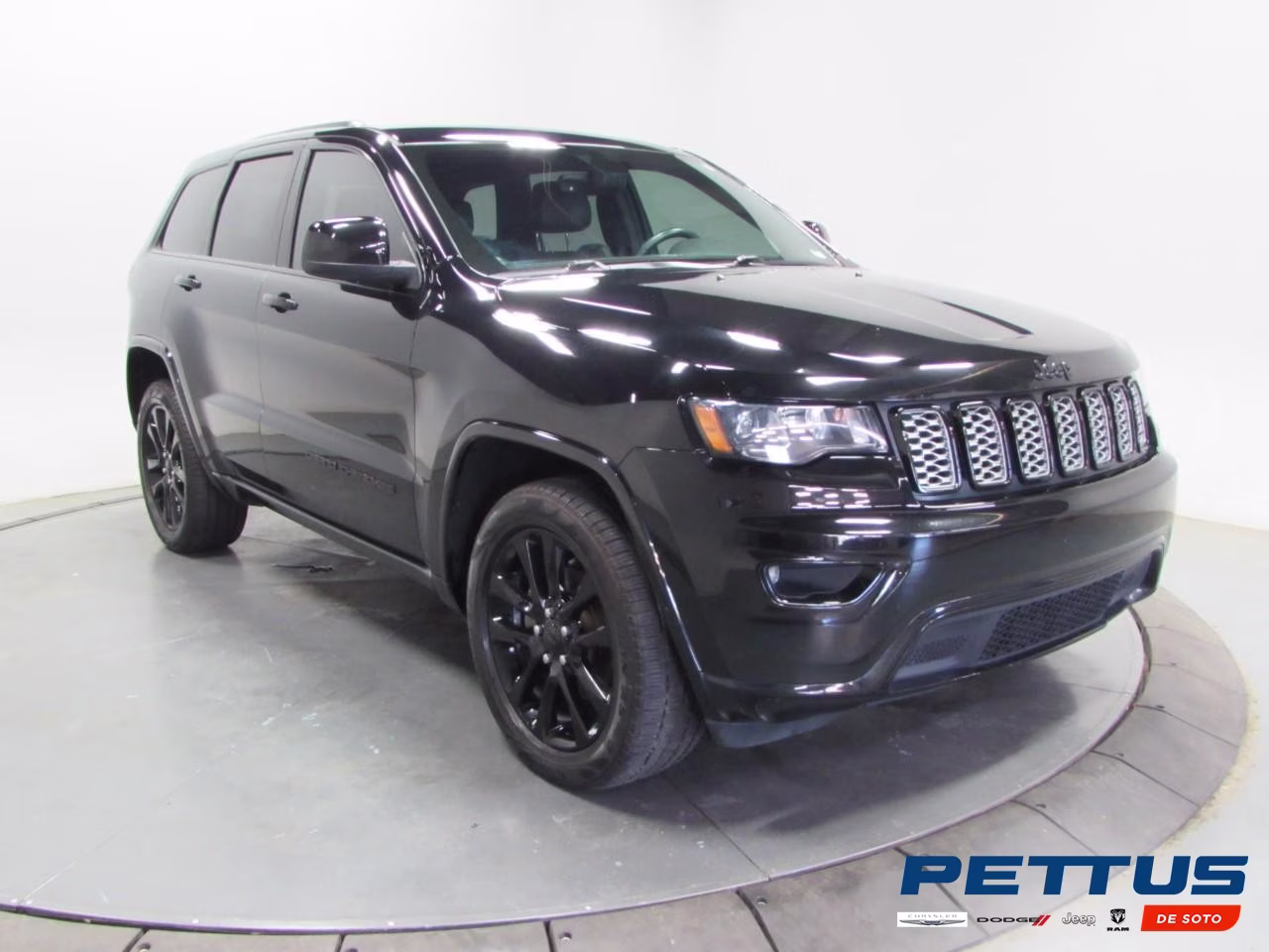2018 Diamond Black Crystal Pearlcoat Jeep Grand Cherokee 4WD Altitude 4X4 SUV