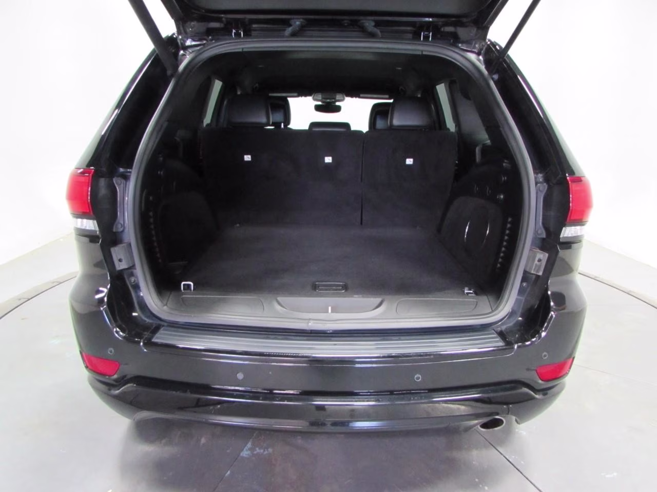 2018 Diamond Black Crystal Pearlcoat Jeep Grand Cherokee 4WD Altitude 4X4 SUV