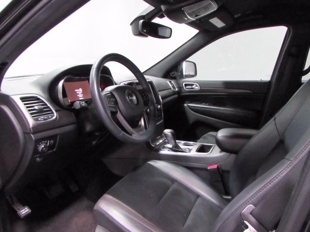 2018 Diamond Black Crystal Pearlcoat Jeep Grand Cherokee 4WD Altitude 4X4 SUV