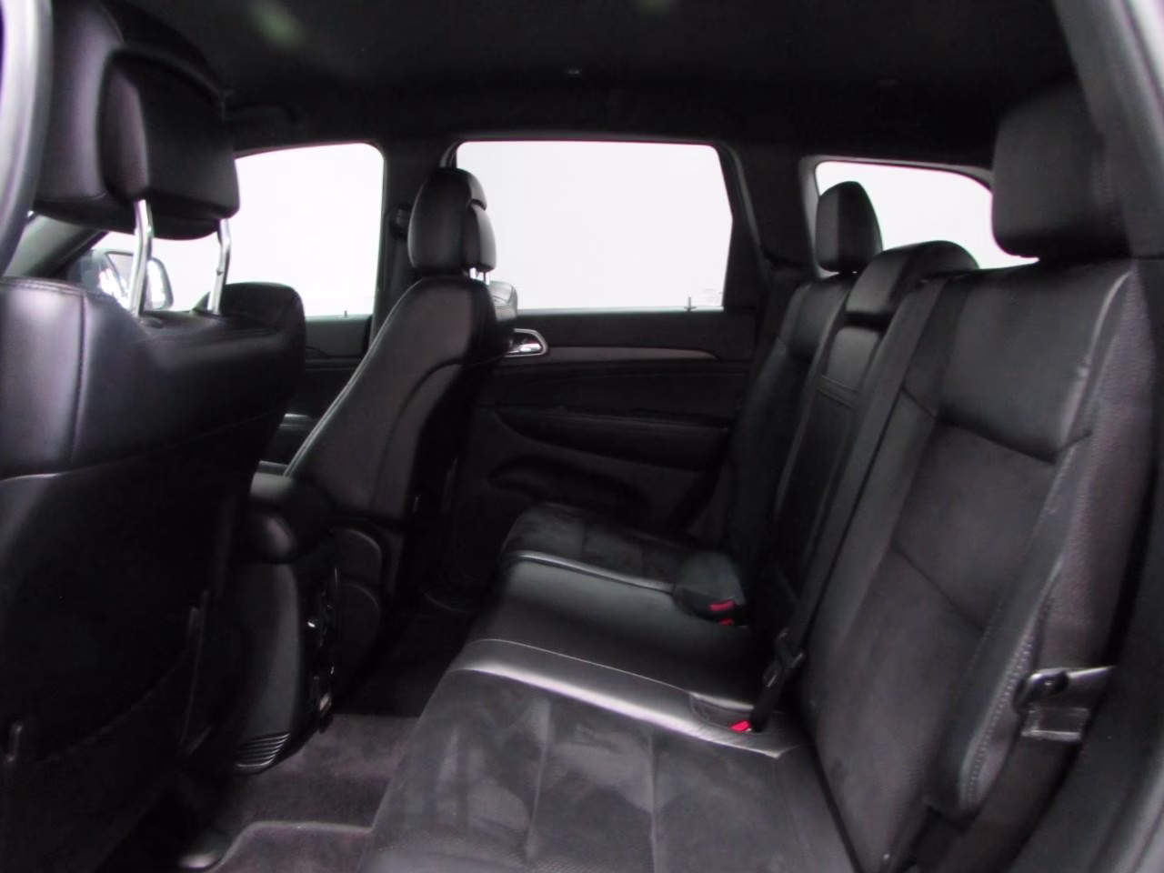 2018 Diamond Black Crystal Pearlcoat Jeep Grand Cherokee 4WD Altitude 4X4 SUV