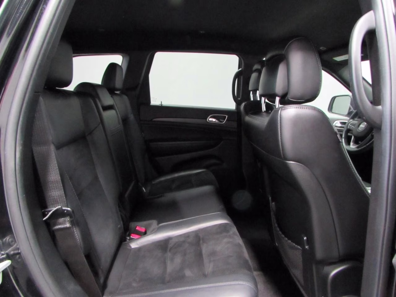 2018 Diamond Black Crystal Pearlcoat Jeep Grand Cherokee 4WD Altitude 4X4 SUV