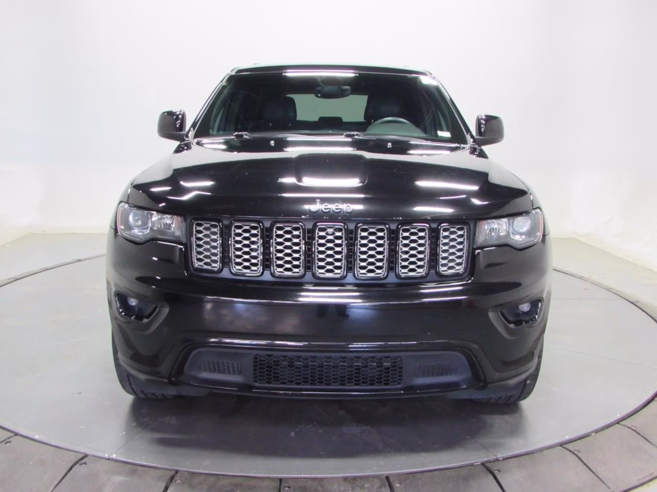 2018 Diamond Black Crystal Pearlcoat Jeep Grand Cherokee 4WD Altitude 4X4 SUV
