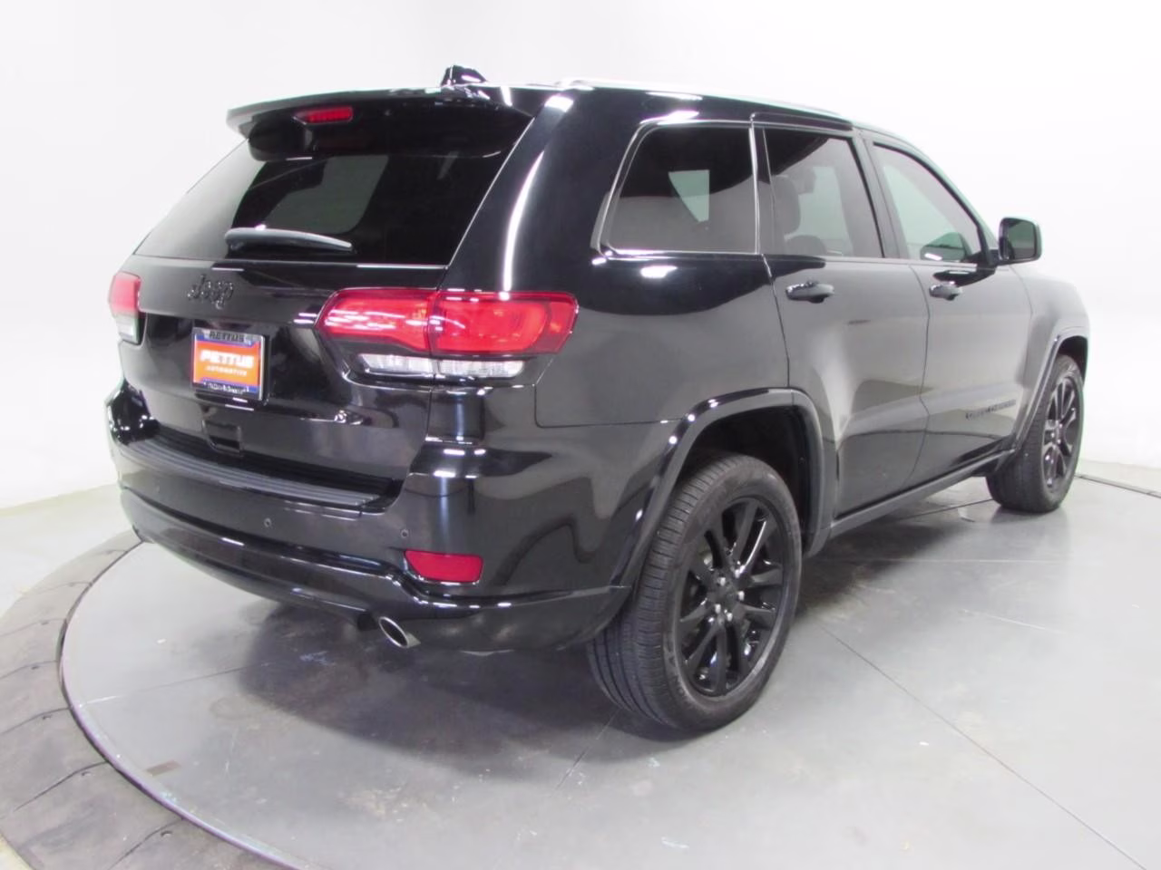 2018 Diamond Black Crystal Pearlcoat Jeep Grand Cherokee 4WD Altitude 4X4 SUV