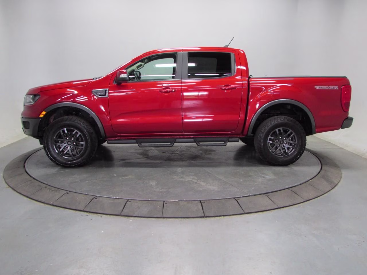 2022 Hot Pepper Red Metallic Tinted Clearcoat Ford Ranger Lariat 4X4 Truck