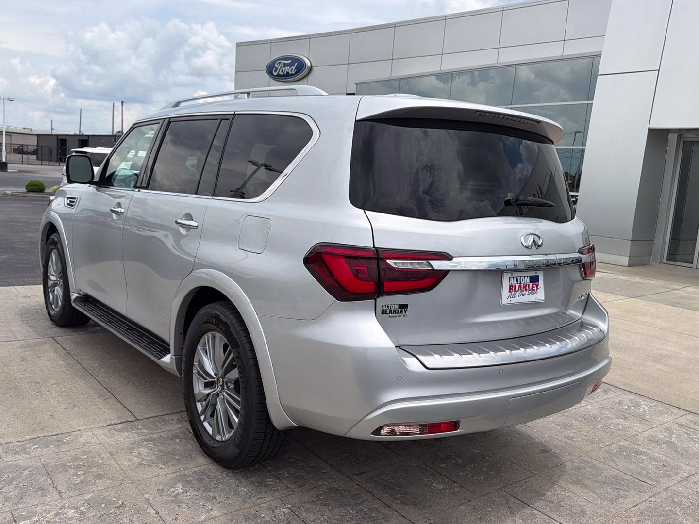 2021 Liquid Platinum INFINITI QX80 LUXE 4X4 SUV