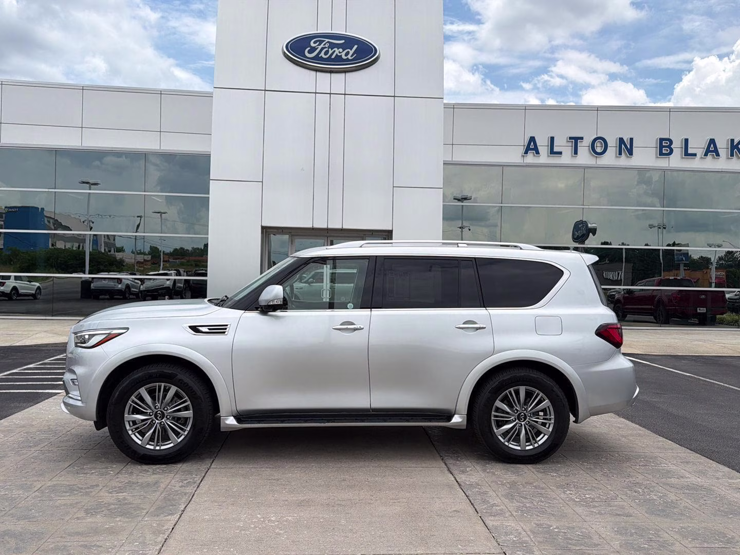2021 Liquid Platinum INFINITI QX80 LUXE 4X4 SUV