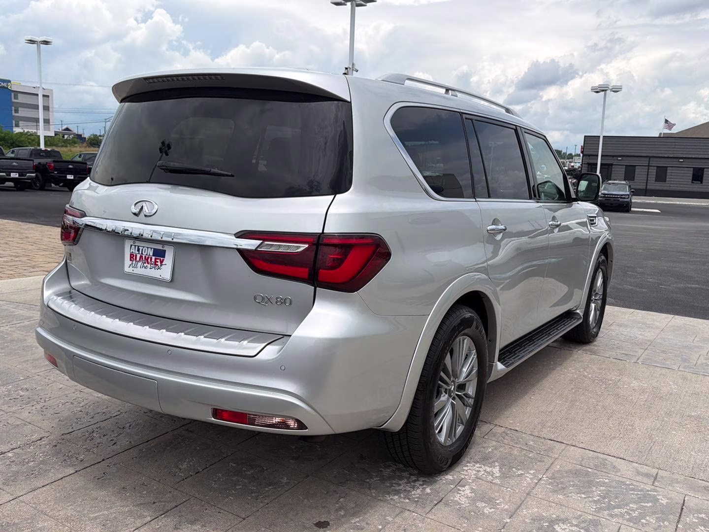 2021 Liquid Platinum INFINITI QX80 LUXE 4X4 SUV