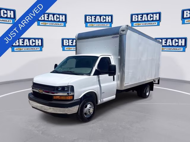 2026 Summit White Chevrolet Express Cutaway 3500 1WT RWD Long Wheelbase