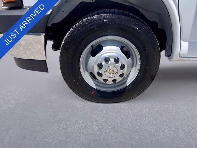 2026 Summit White Chevrolet Express Cutaway 3500 1WT RWD Long Wheelbase