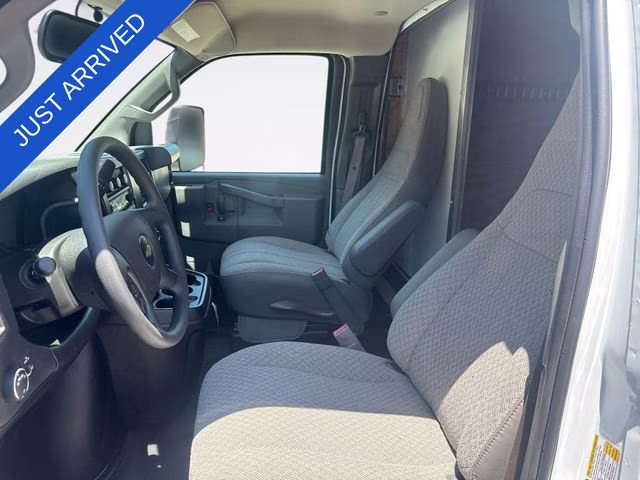 2026 Summit White Chevrolet Express Cutaway 3500 1WT RWD Long Wheelbase