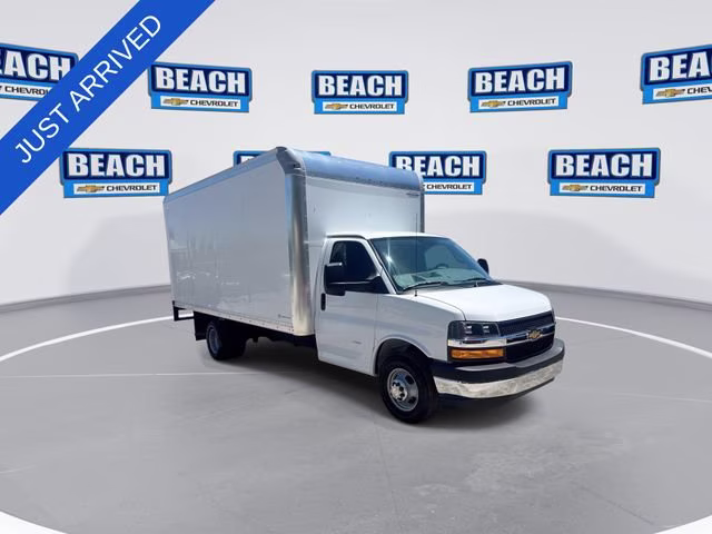 2026 Summit White Chevrolet Express Cutaway 3500 1WT RWD Long Wheelbase