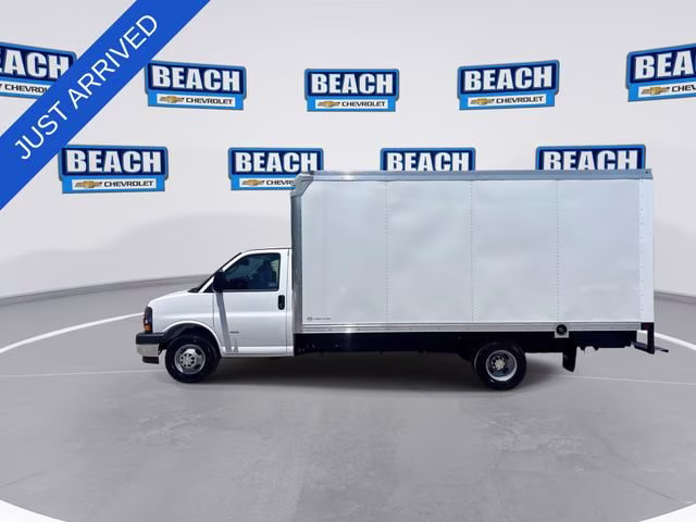 2026 Summit White Chevrolet Express Cutaway 3500 1WT RWD Long Wheelbase