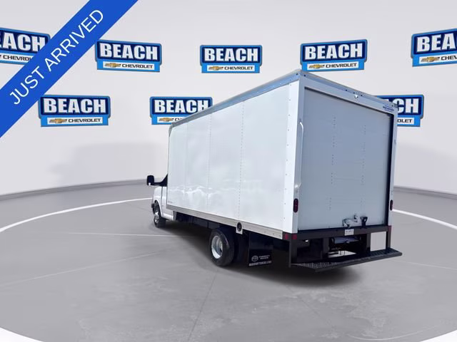 2026 Summit White Chevrolet Express Cutaway 3500 1WT RWD Long Wheelbase