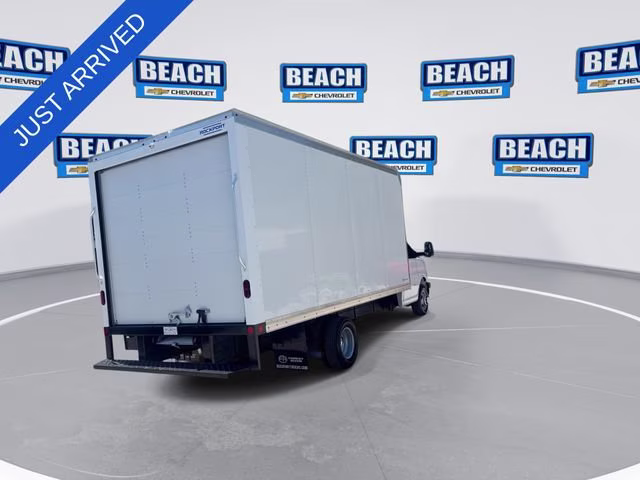 2026 Summit White Chevrolet Express Cutaway 3500 1WT RWD Long Wheelbase