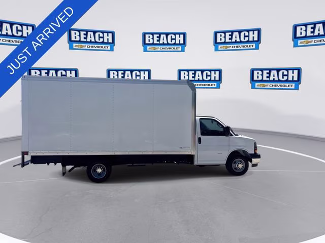 2026 Summit White Chevrolet Express Cutaway 3500 1WT RWD Long Wheelbase