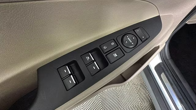 2021 White Cream Hyundai Tucson Ultimate AWD SUV