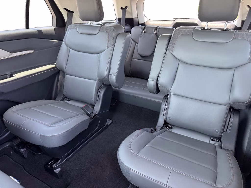 2025 Gray Metallic Ford Explorer Active RWD SUV