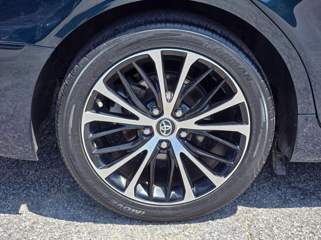 2019 Galactic Aqua Mica Toyota Camry SE FWD Sedan
