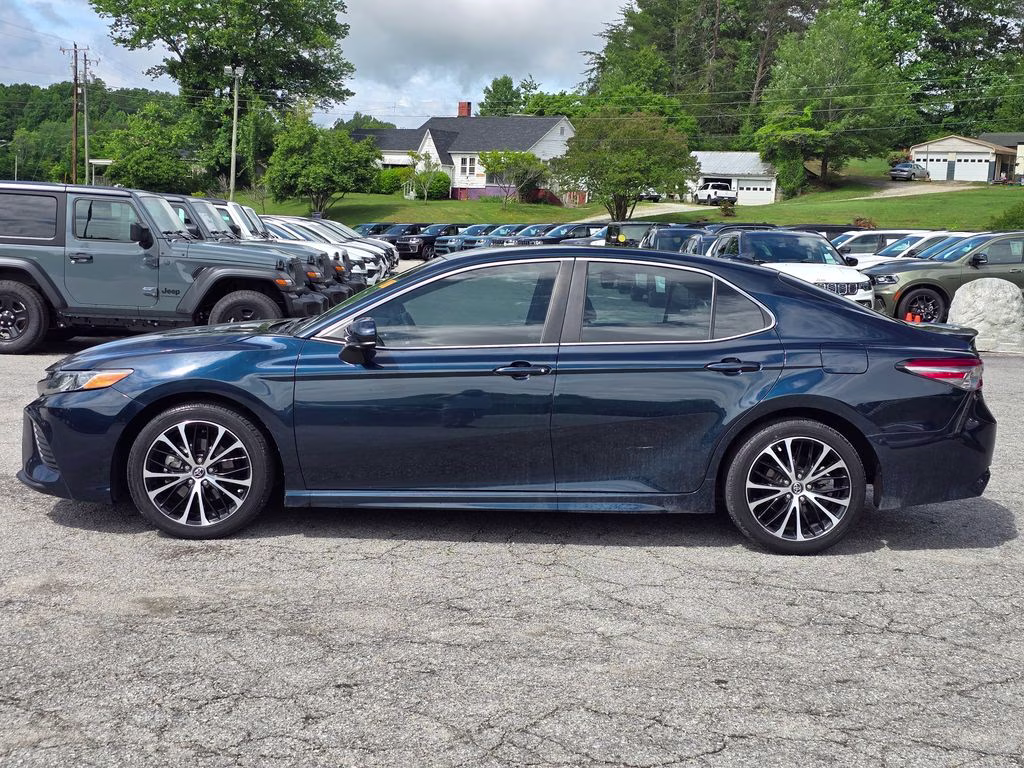 2019 Galactic Aqua Mica Toyota Camry SE FWD Sedan