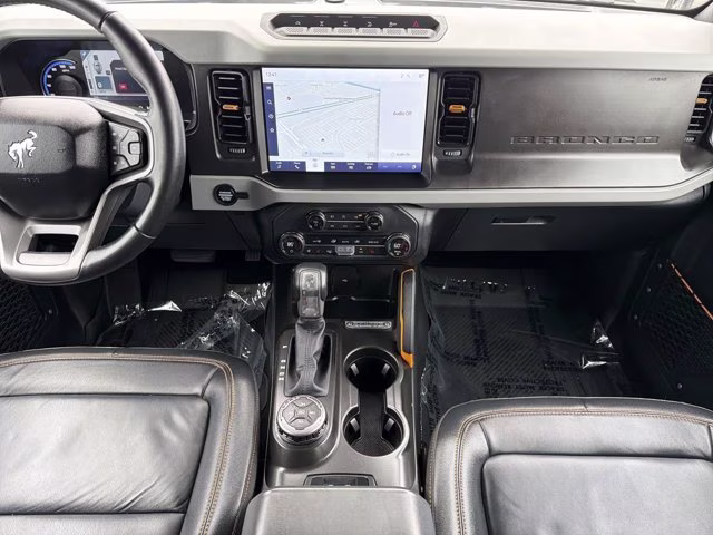 2023 Oxford White Ford Bronco Badlands 4X4 Convertible