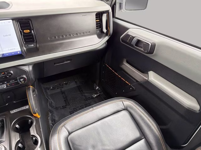 2023 Oxford White Ford Bronco Badlands 4X4 Convertible