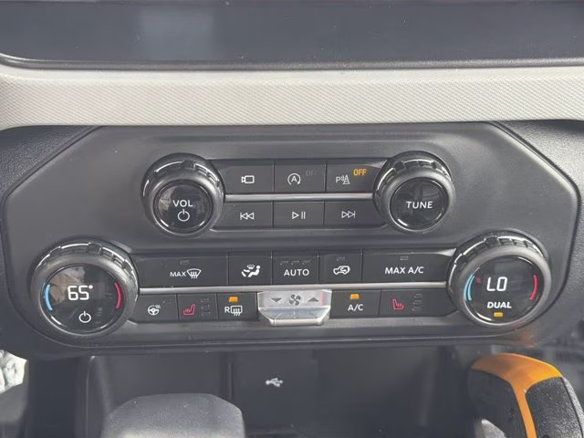 2023 Oxford White Ford Bronco Badlands 4X4 Convertible